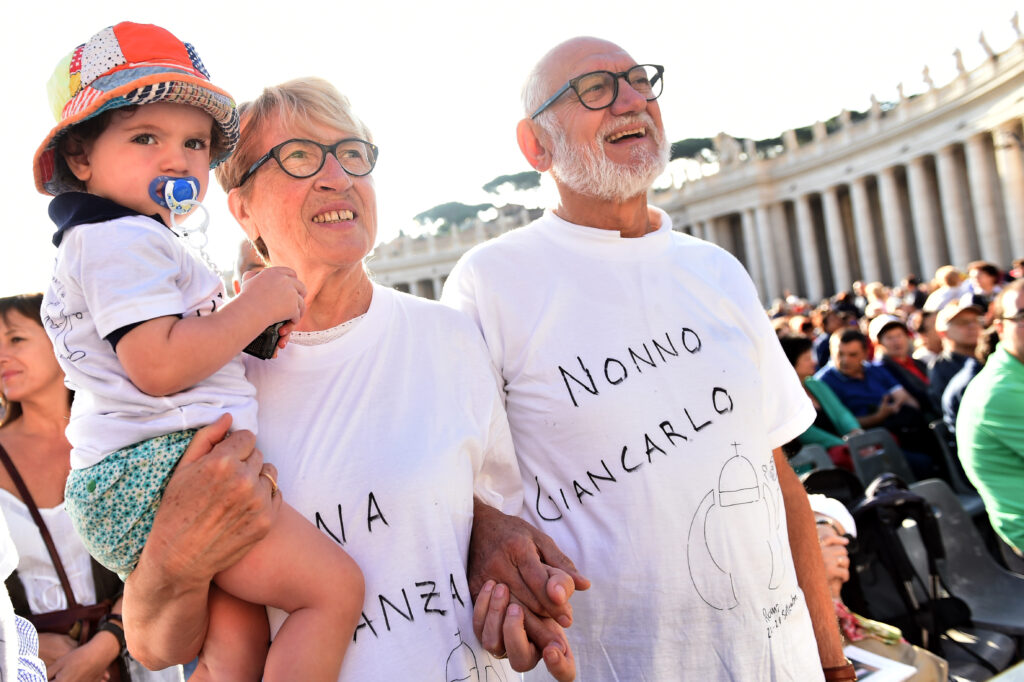 Piazza San Pietro
Incontro internazionale dei nonni e anziani con Papa Franceco
all' arrivo in piazza, Papa Francesco saluta Papa emerito Benedetto XVI
Joseph Ratzinger
Ph: Cristian Gennari/Siciliani